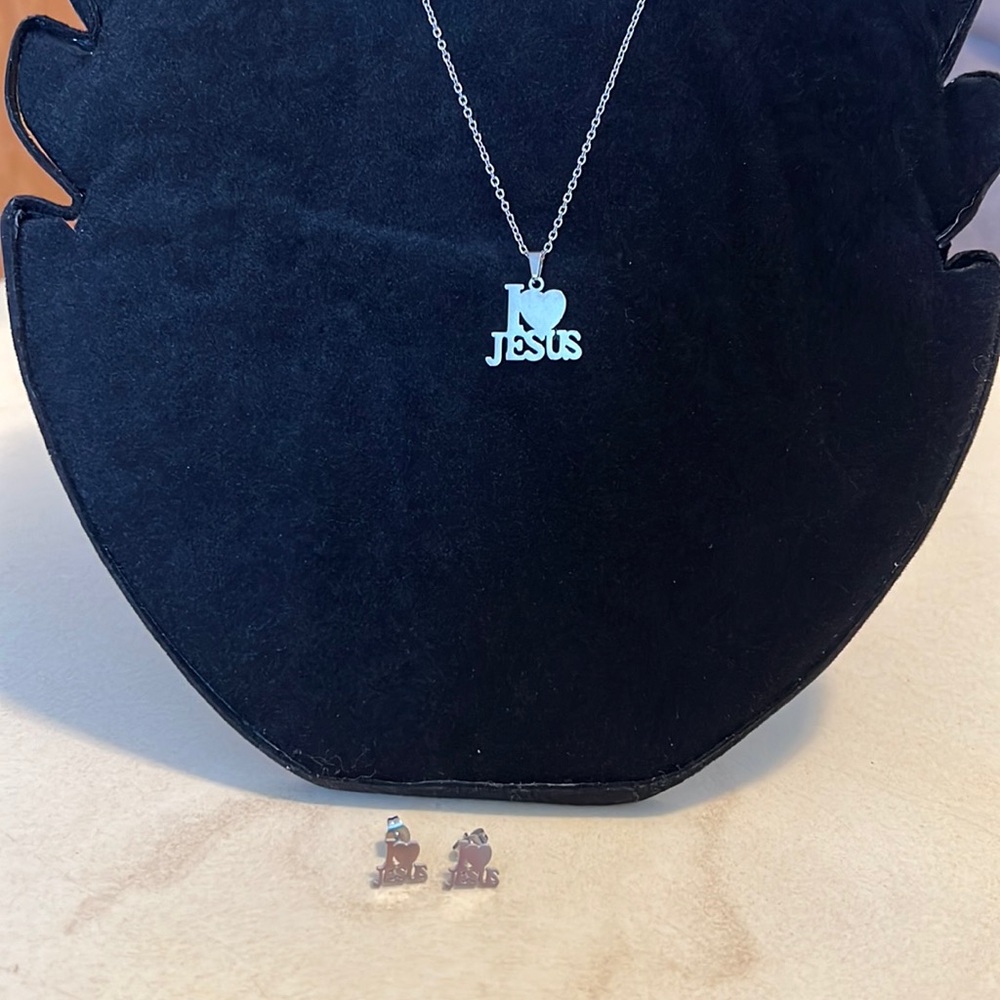 I love Jesus silver tone necklace with matching earrings set